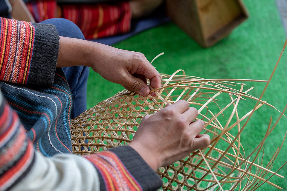File:Rattan weaving in Tbulan 2023-04-14.jpg