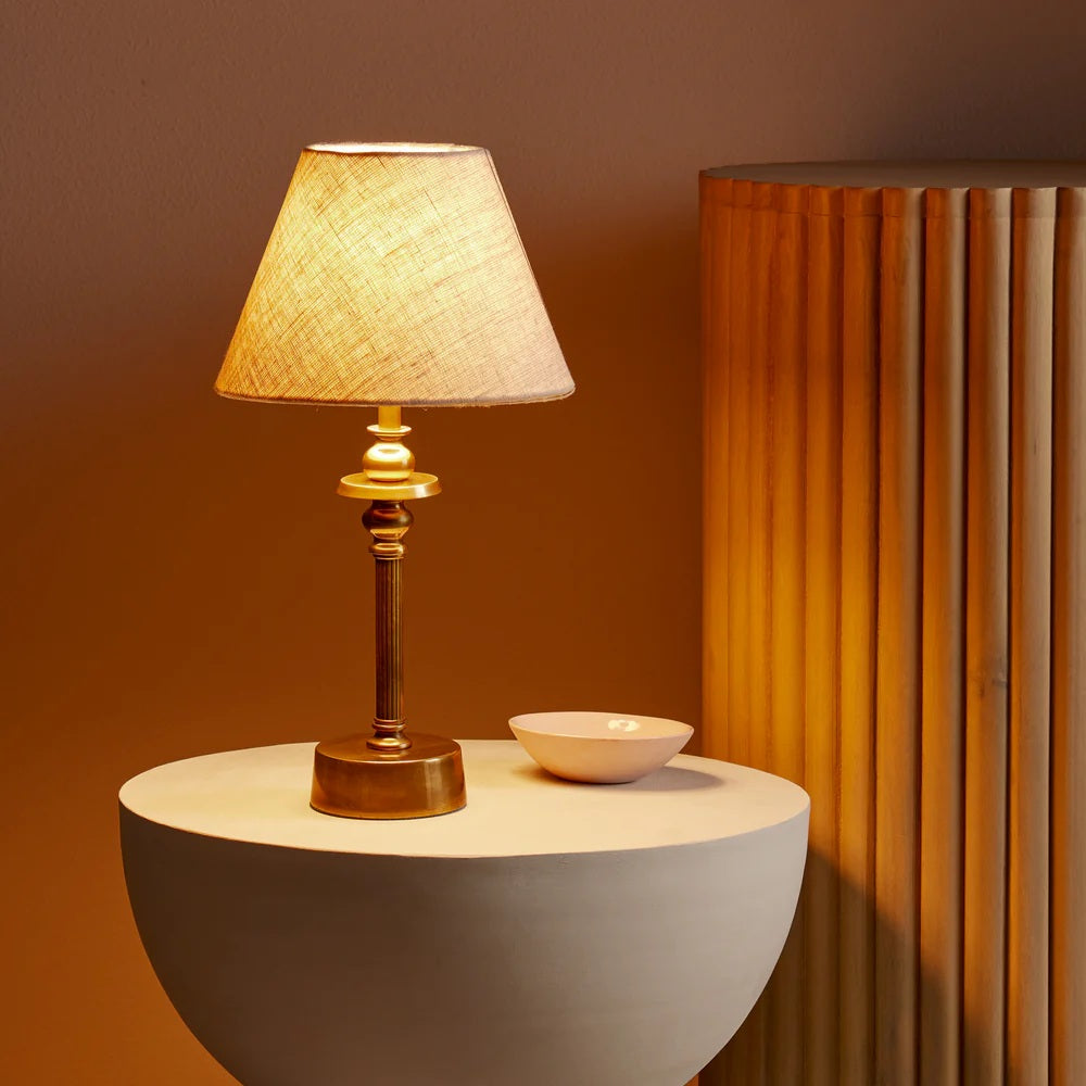 A perfect night-time companion: the Phileas is portable, cordless and softly glowing.